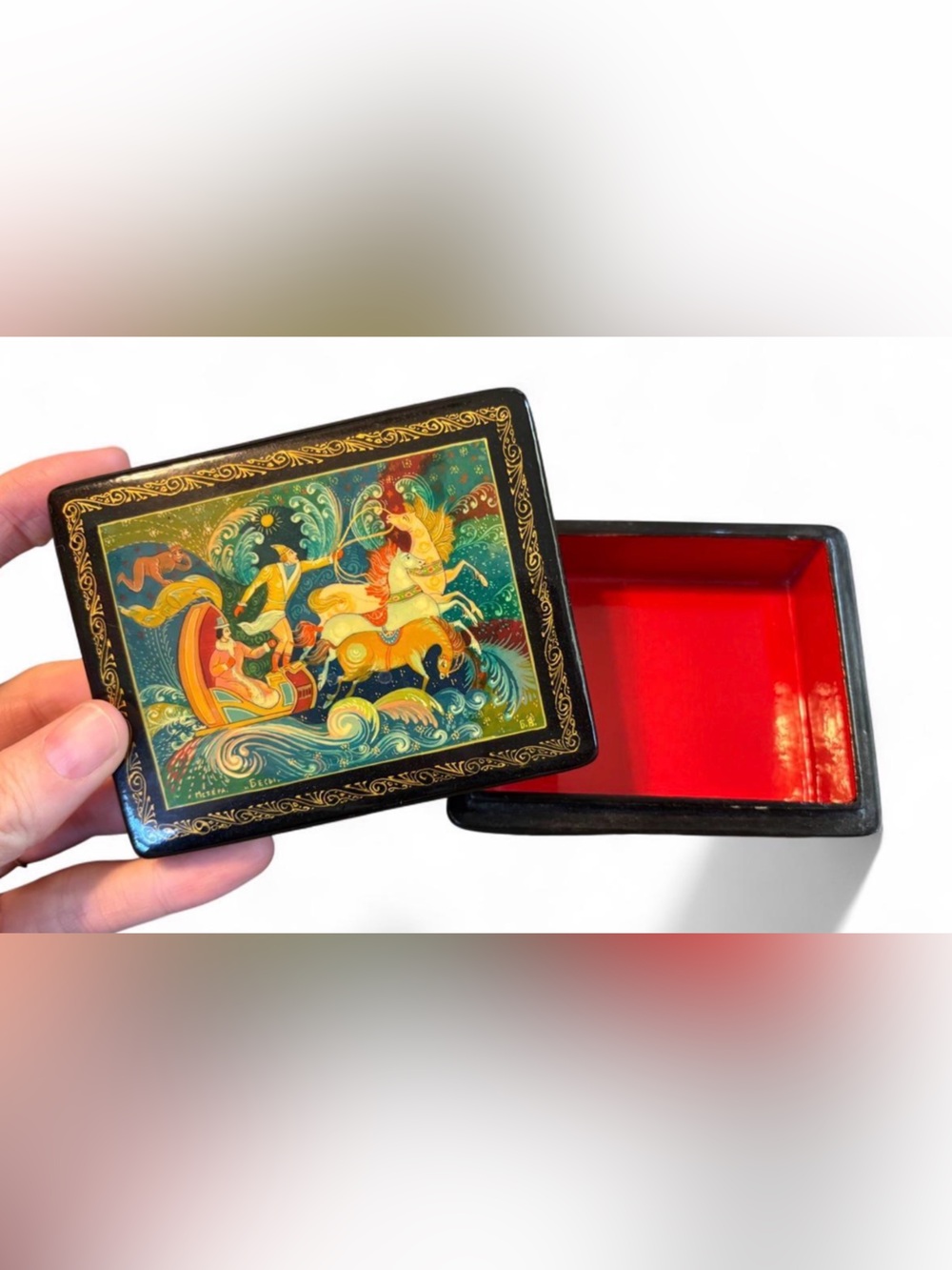 Vintage RUSSIAN Lacquer Box Hand Painted Signed Mstera